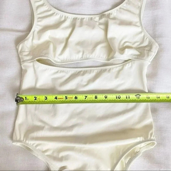 NWT SOLID&STRIPED THE NATASHA Cut Out One Piece Swimsuit Cream Size L - Picture 7 of 16